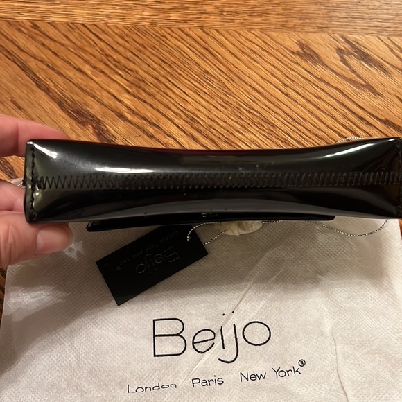 New Black patent shiny wallet purse id holder. No strap included. - Picture 6 of 6